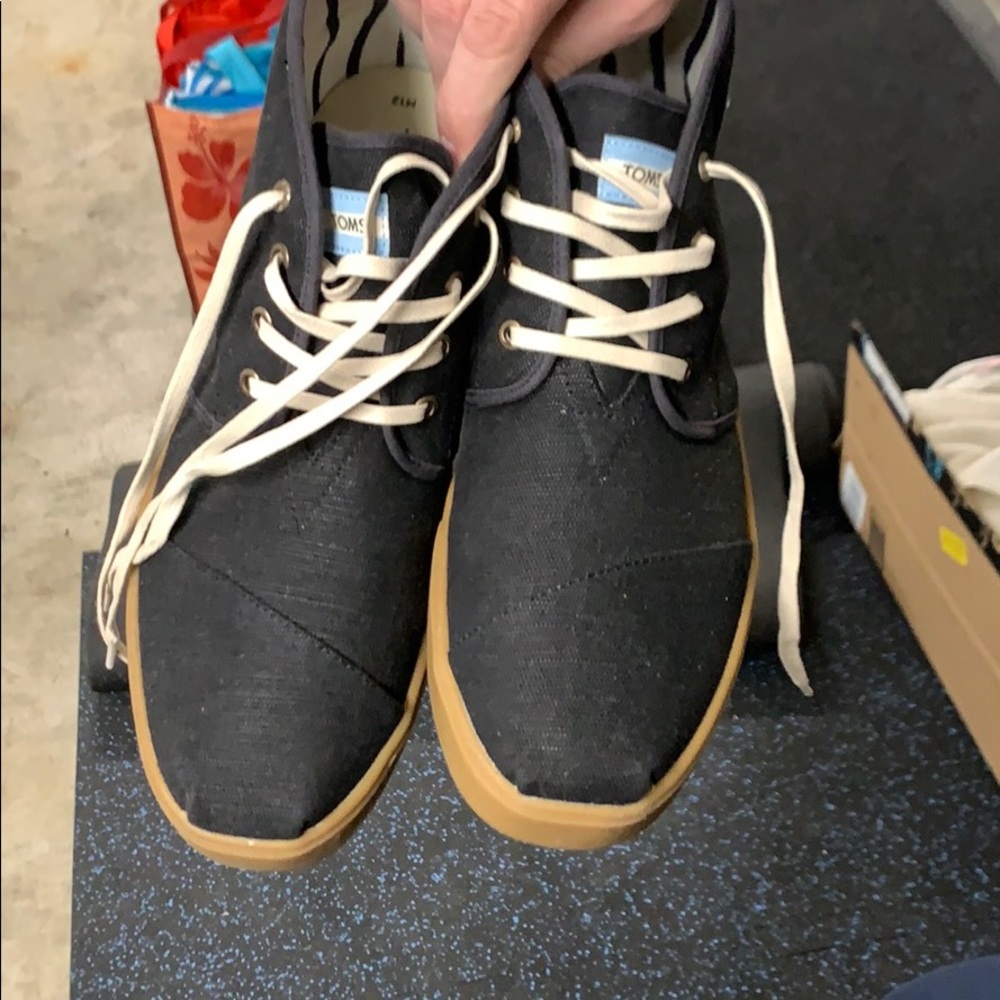 Men Tom’s High Top Sneakers